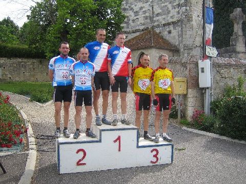 Le podium tandem lors des chpt. de france UFOLEP 2006 - Athanal - biking66.com
