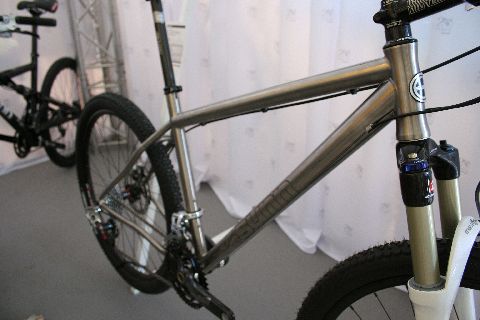Le Prim Ti marque le retour de Sunn dans  - Athanal - biking66.com